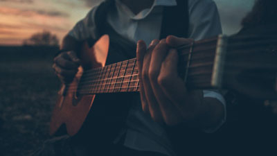 Gitarre-spielen